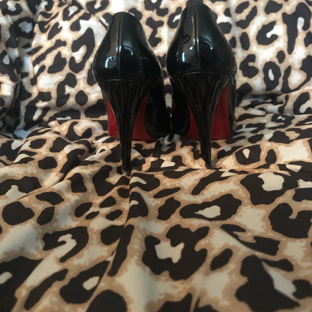 Christian loubotin size 38
